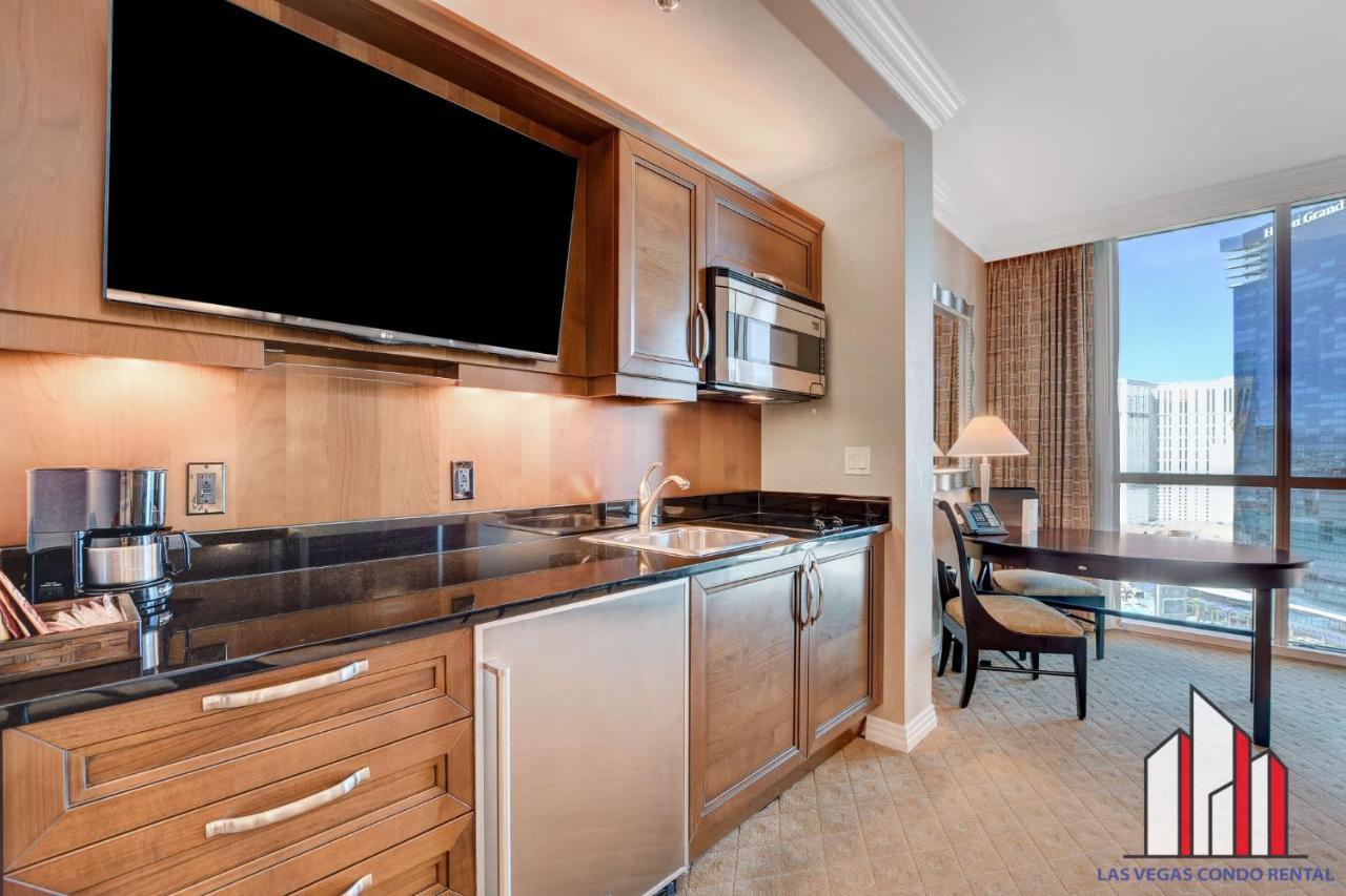 Mgm Signature-22-703 Strip View Jacuzzi Studio Holiday home